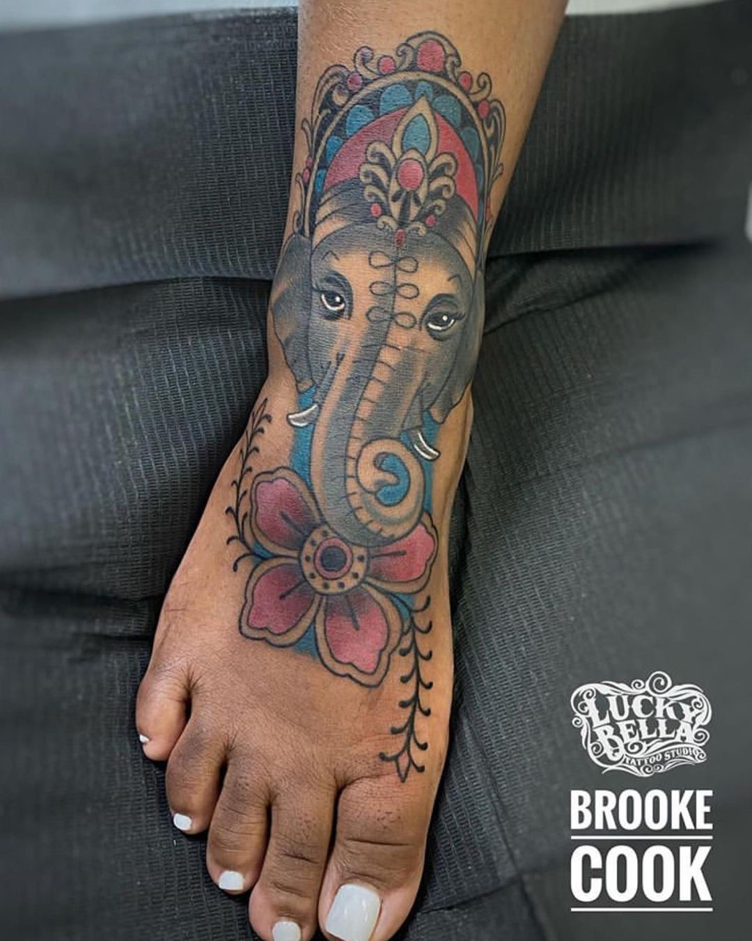 25 Color Tattoos On Dark Skin to Have in 2021 - Small Tattoos & Ideas