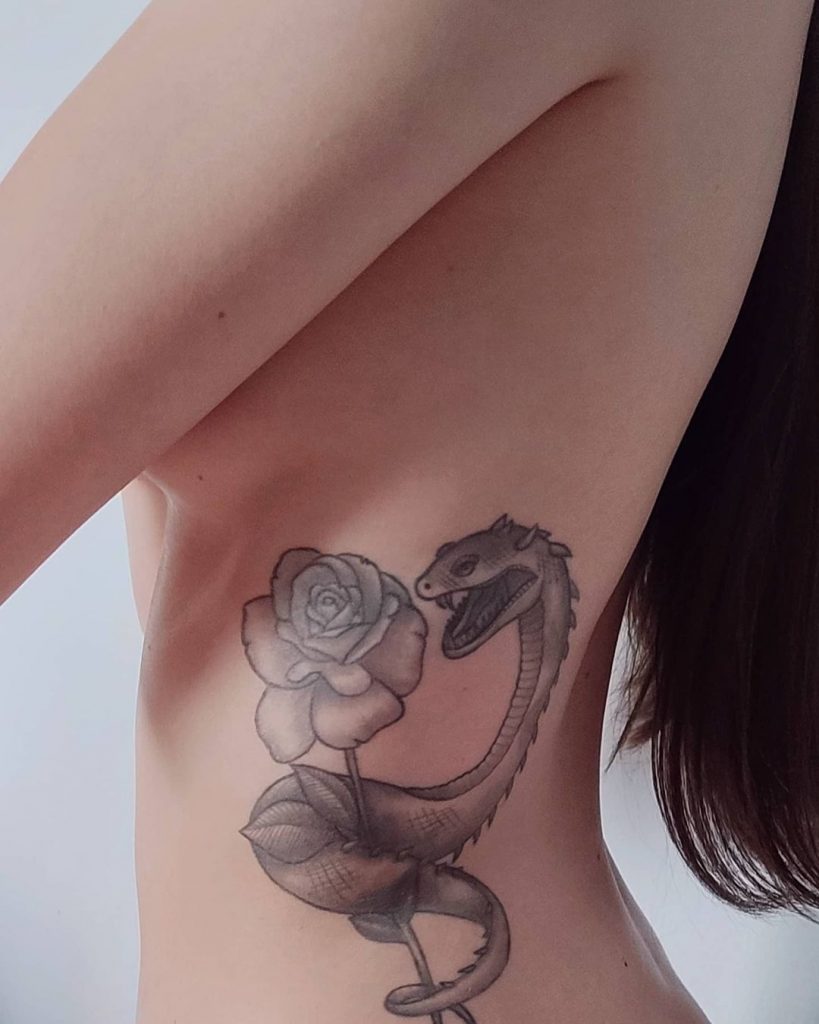 Unique body art with dragons